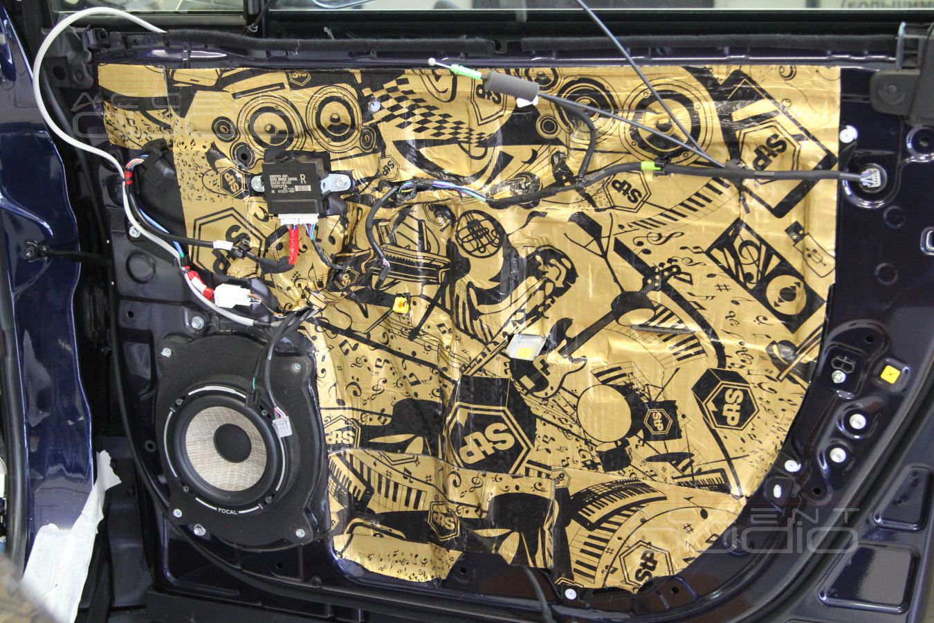 Мидбасы: Установка фронтальной акустики Focal Performance PS165F3 в Lexus RX350 