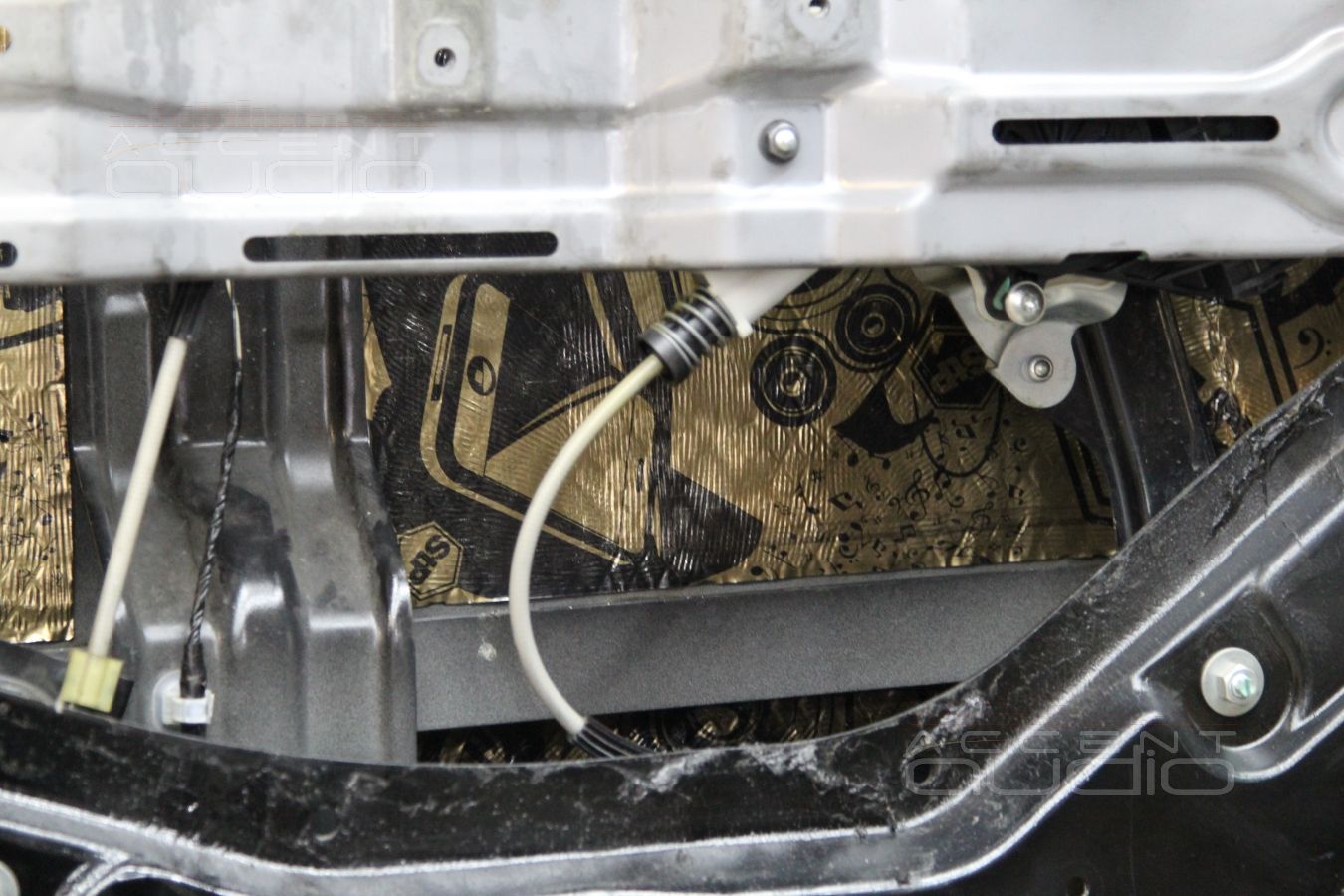 Шумоизоляция дверей Nissan GT-R в 3 слоя