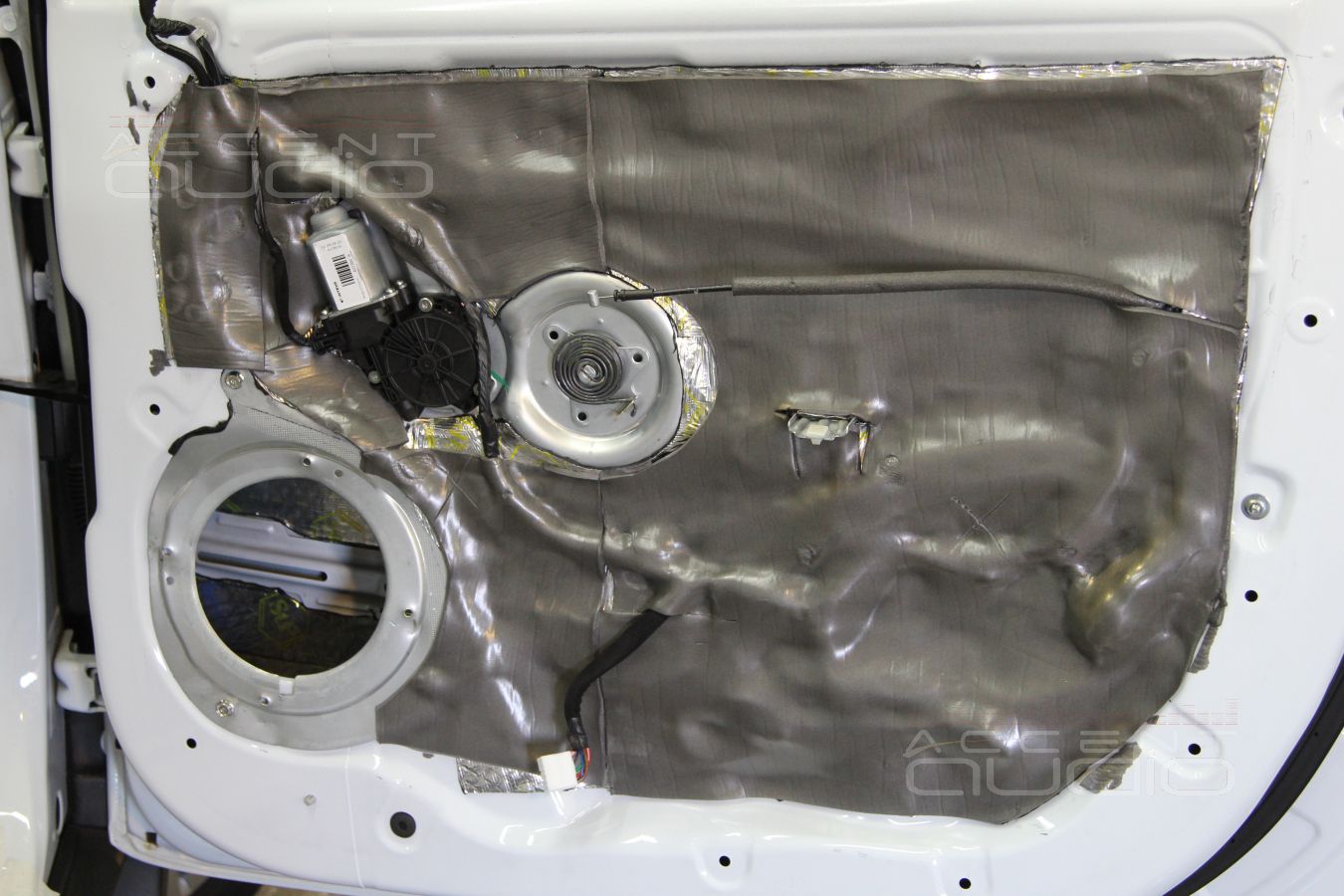 Замена акустических систем (динамиков) в Kia Sportage