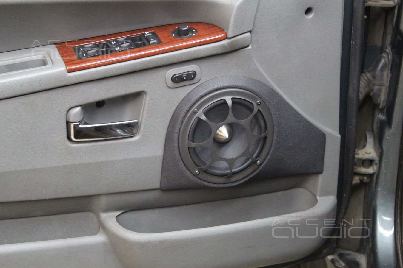 Грубый Hi-End для Jeep Grand Cherokee 2008