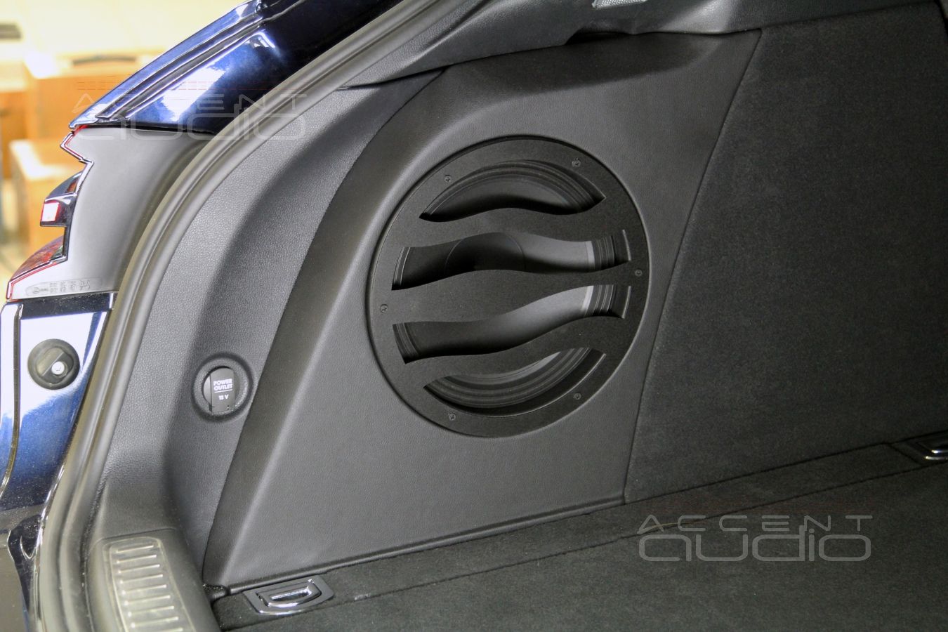 Сабвуфер в Porshe Macan