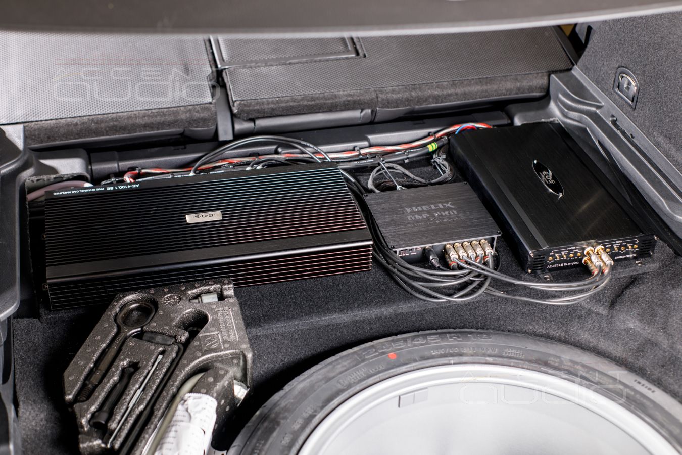 Установка усилителей E.O.S и аудиопроцессора в Volkswagen Passat AllTrack