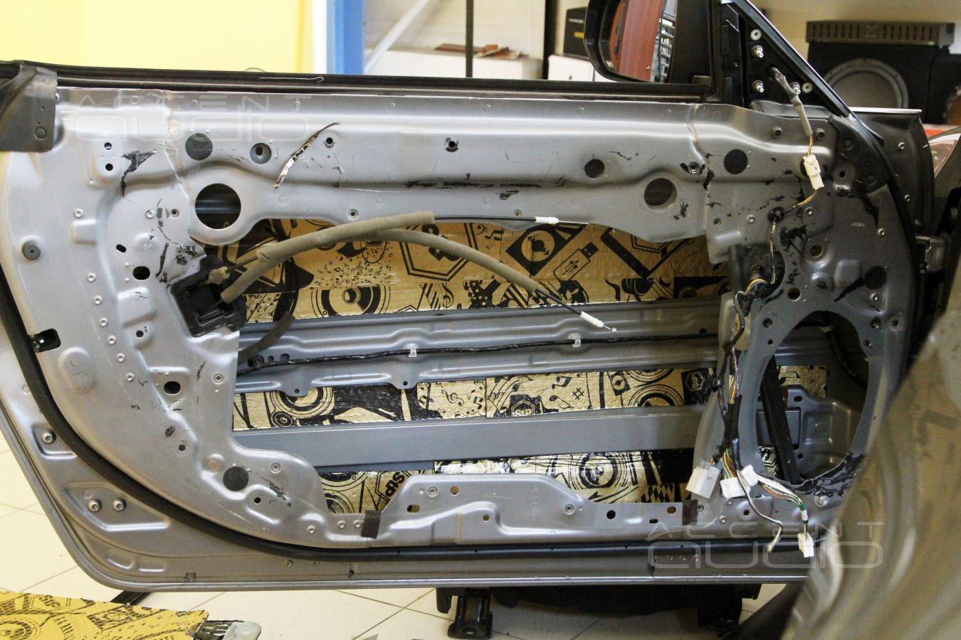 Установка фронтальной акустики – мидбасы Focal Performance PS 165FX