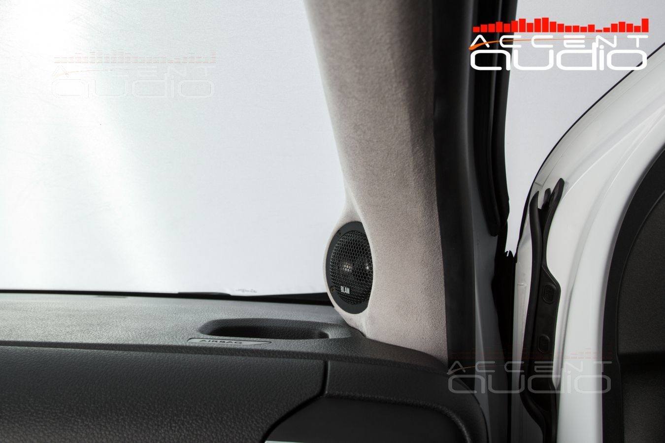 Правильное расположение широкополосных излучателей Blam в Opel Zafira Life