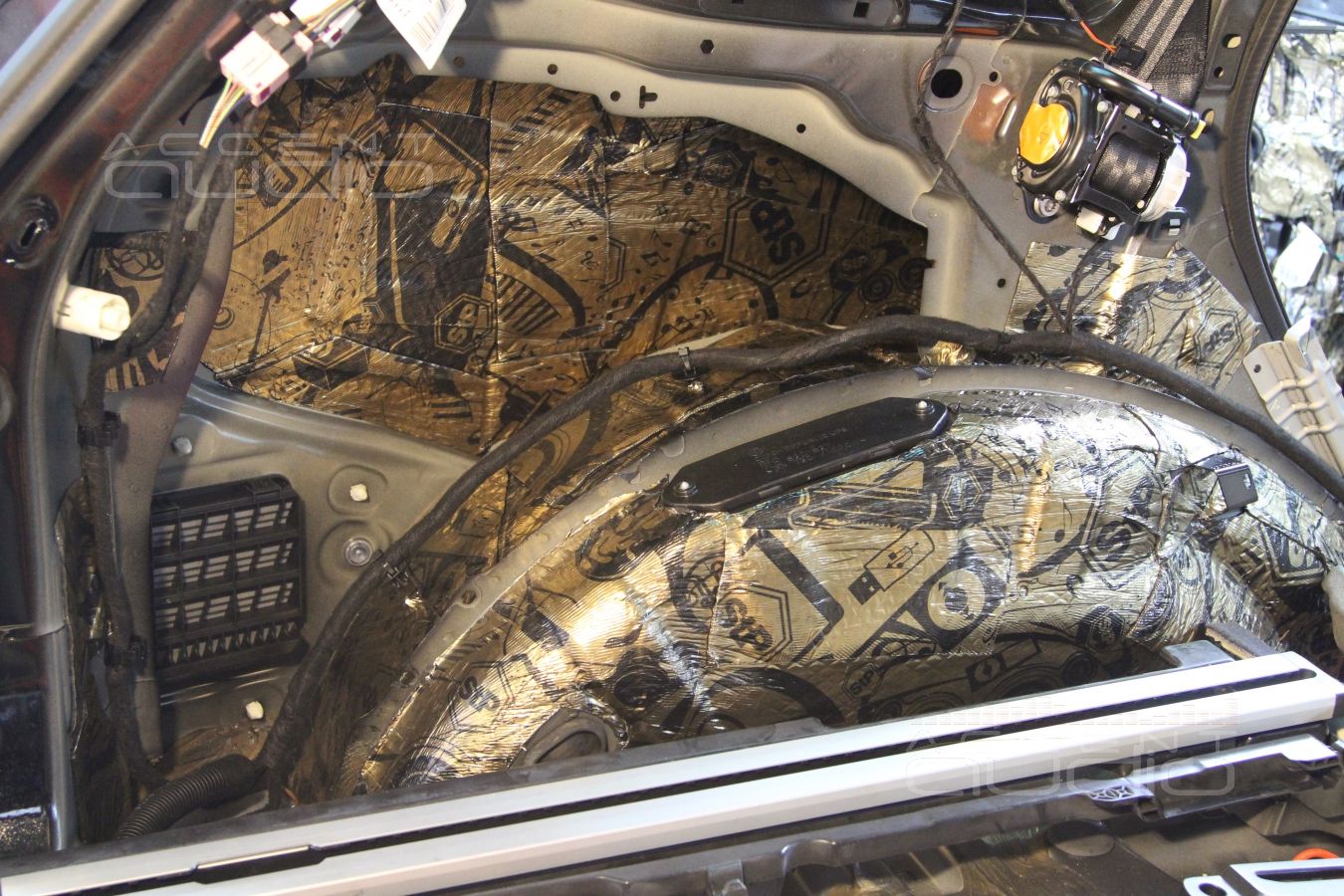 Touareg Update: Black Edition - очередная работа на машине с черным салоном