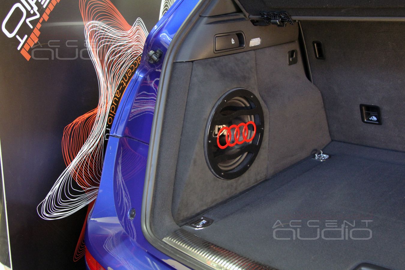 Идеальный сабвуфер-стелс для Audi Q5 – вариант Dego SB-10 P-MK 2