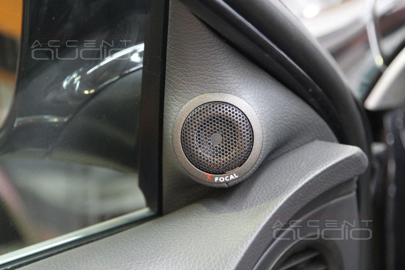 Touareg Update: Black Edition - очередная работа на машине с черным салоном