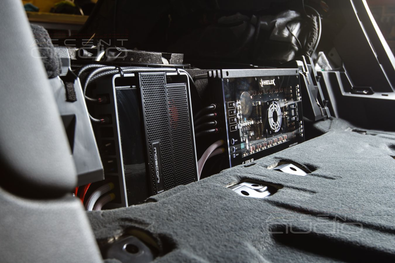 Установка усилителей и аудиопроцессора в Audi Q8