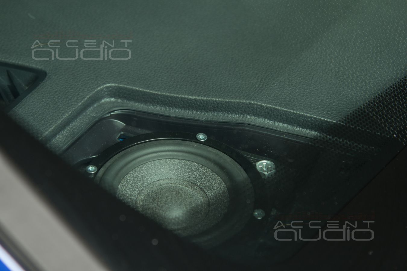 Монтаж среднечастотных Brax ML3 штатно, но правильно в Toyota RAV4