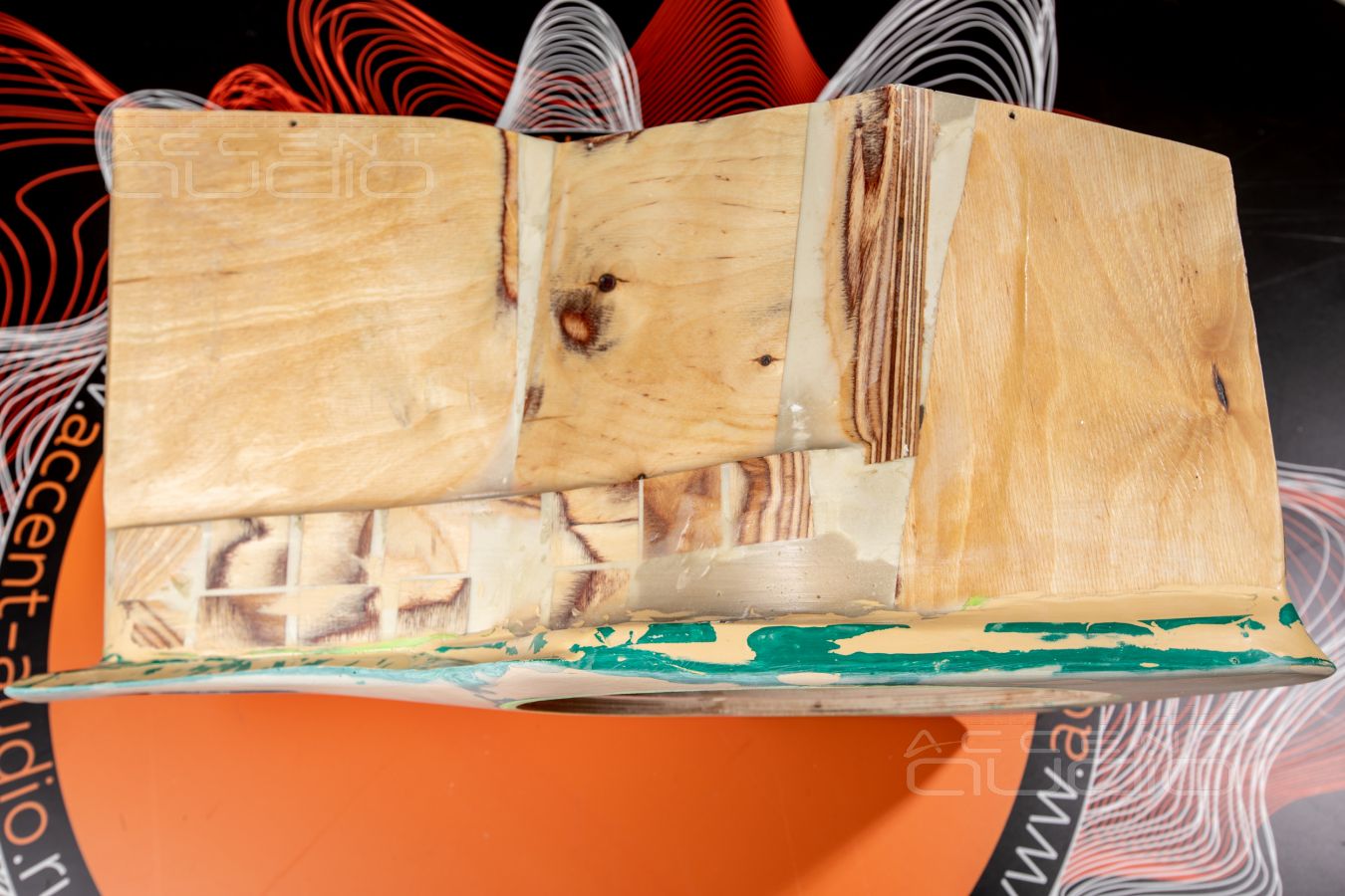 Сабвуфер-стелс для Porsche Cayenne: стильный немецкий бас