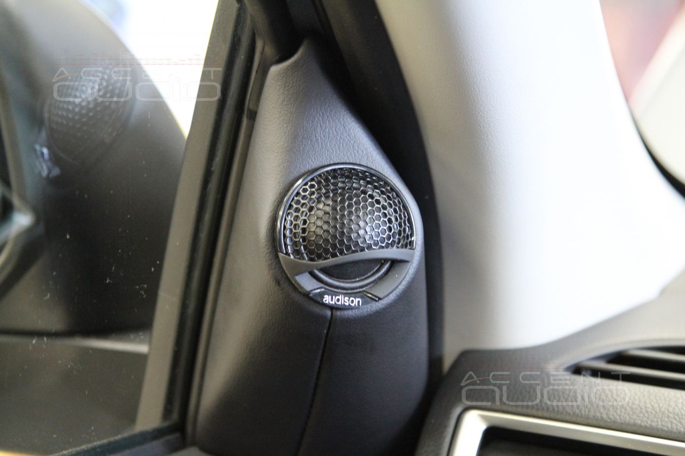 Установка акустики Audison AVK6 & Audison AVX6.5