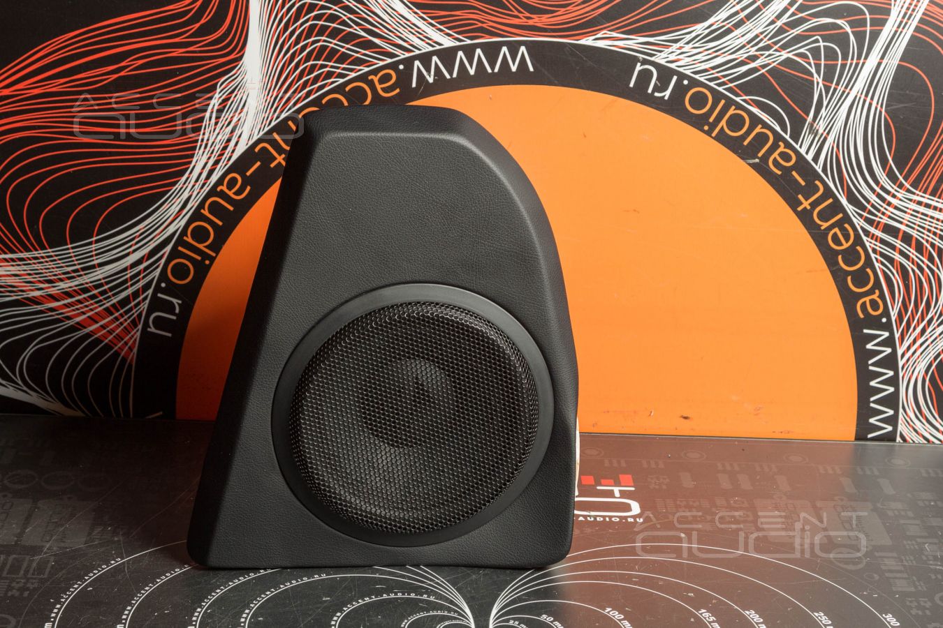 Сабвуфер-стелс: полная интеграция сабвуфера в Mercedes-Benz A-Class AMG