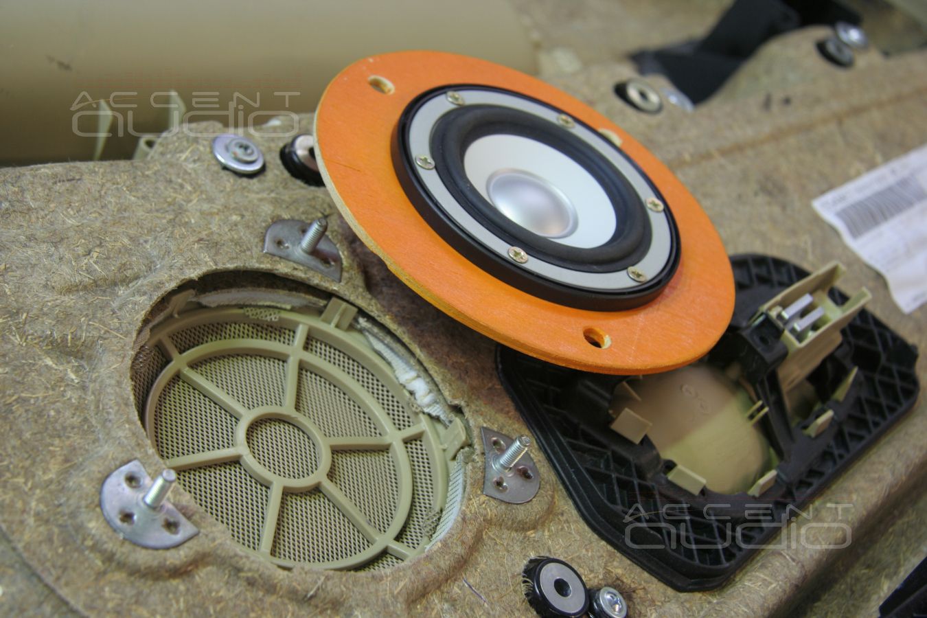 Установка среднечастотных динамиков в BMW 330i E90