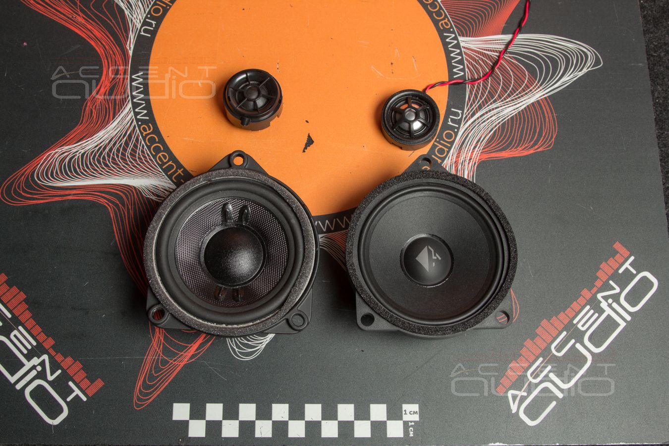 Тыловая акустика Helix Ci3 K100.2FM-S3 в Porsche 911