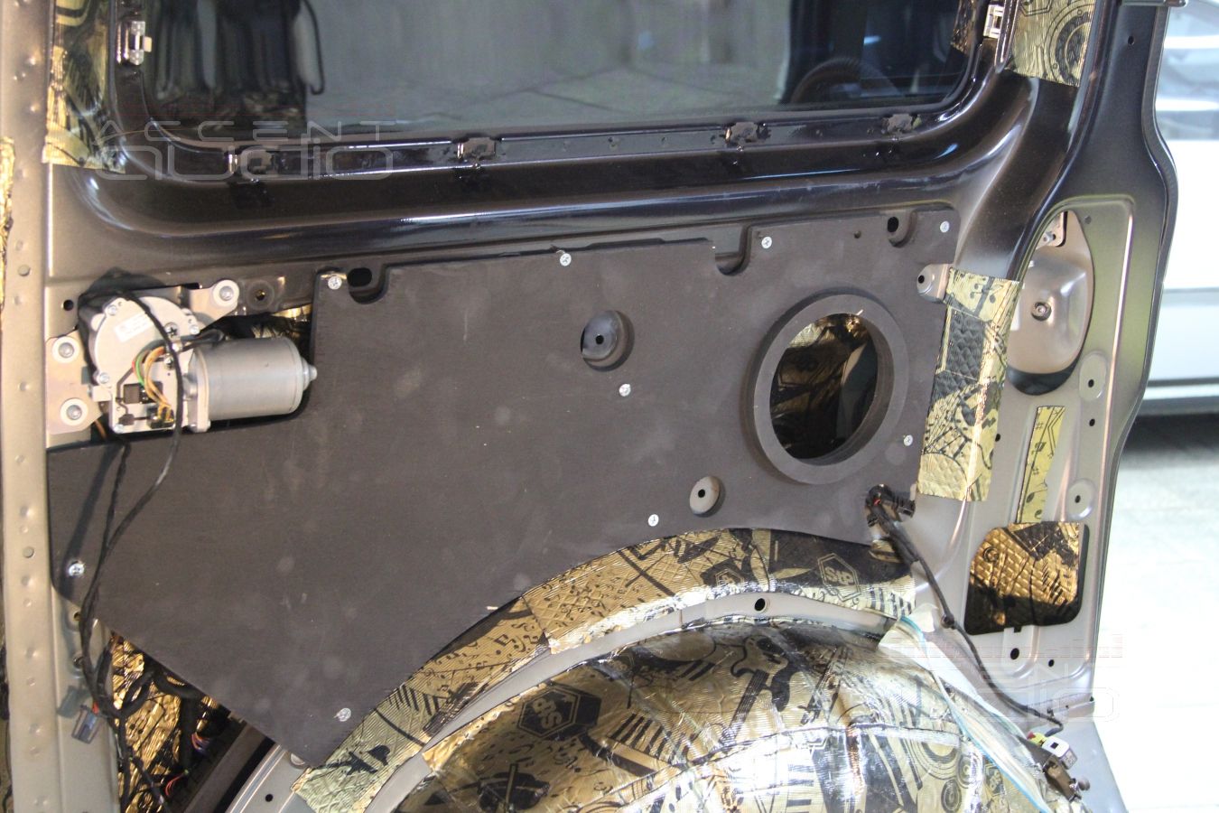 Установка акустики в Volkswagen Multivan