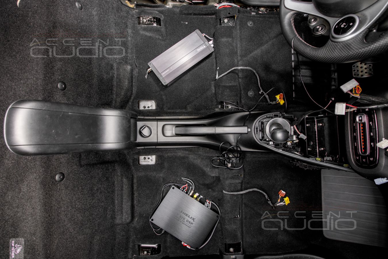 Установка усилителей Helix и Focal в Smart Fortwo 