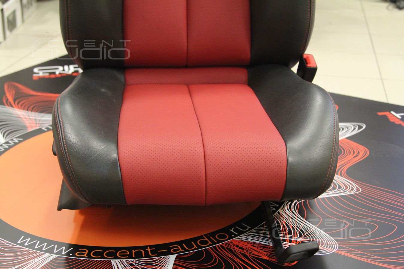 Mercedes-Benz ремонтируем, перешиваем, красим сидения и детали интерьера