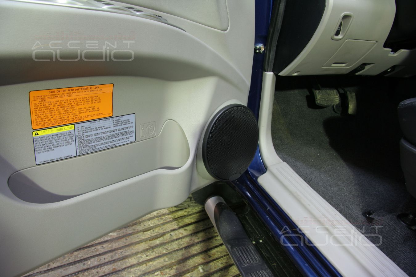 Установка мидбасов в Mitsubishi Pajero Sport