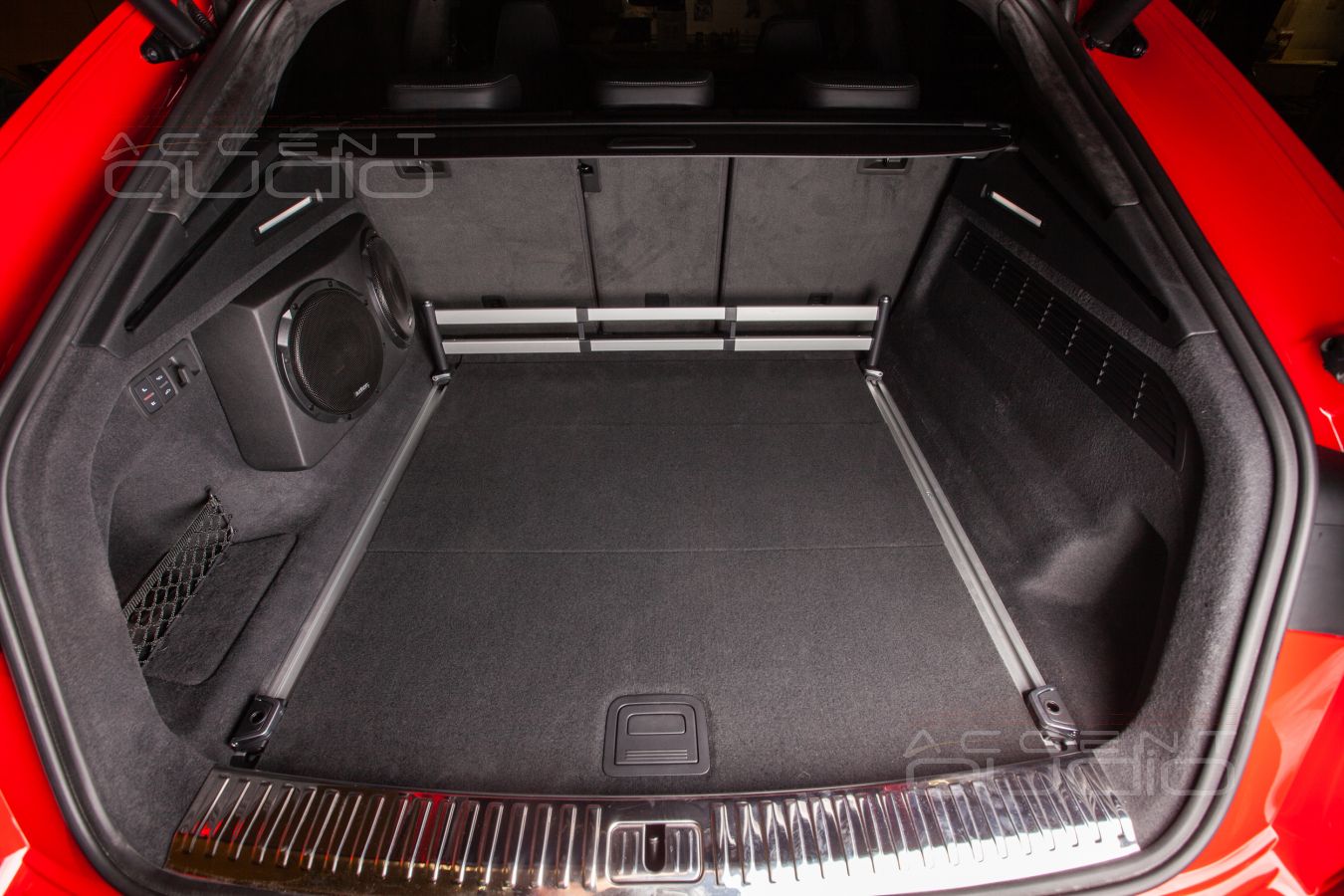 Сдвоенный сабвуфер-стелс для Audi Q8 – оригинальное и лучшее решение