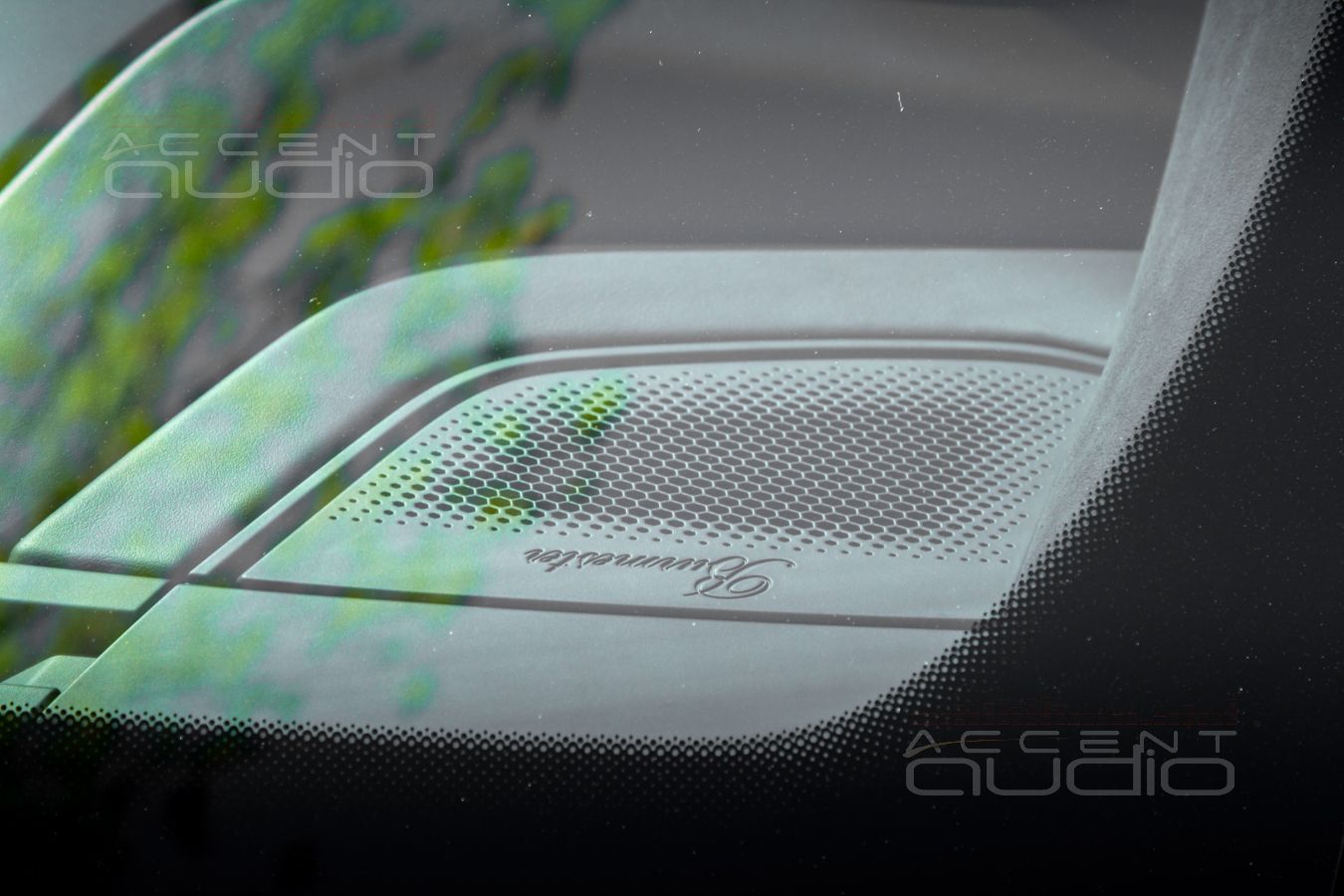 Полная средняя полоса для слушателя: установка среднечастотных Brax ML3 в Porsche Taycan