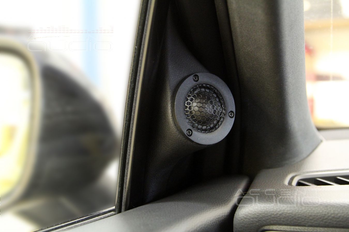 Новая акустика в Porshe Macan - твитеры ScanSpeak