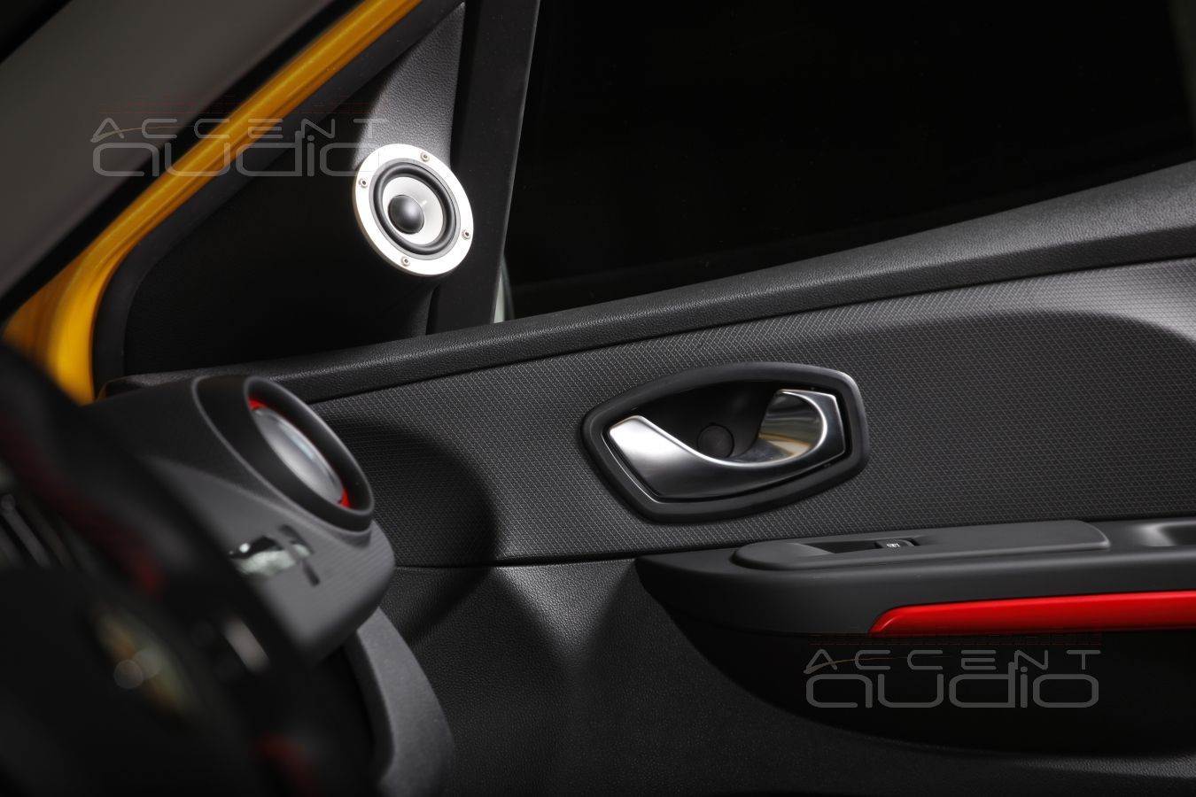 Подиумы под акустику Bewith в Renault Clio Sport