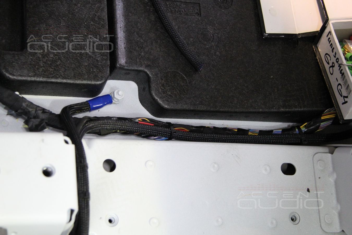 Прокладка проводки и установка усилителя