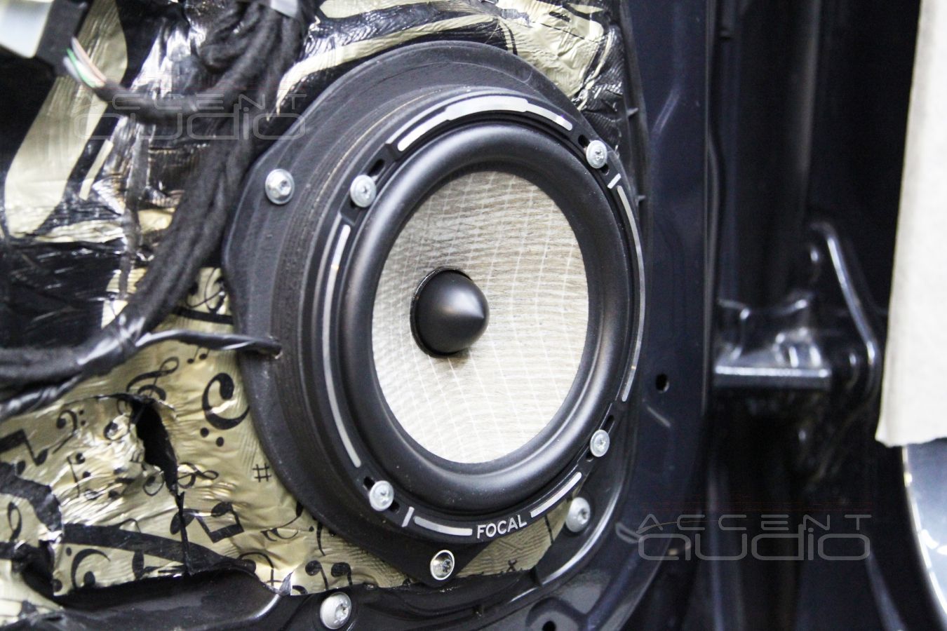 Установка акустики Focal в Mercedes ML