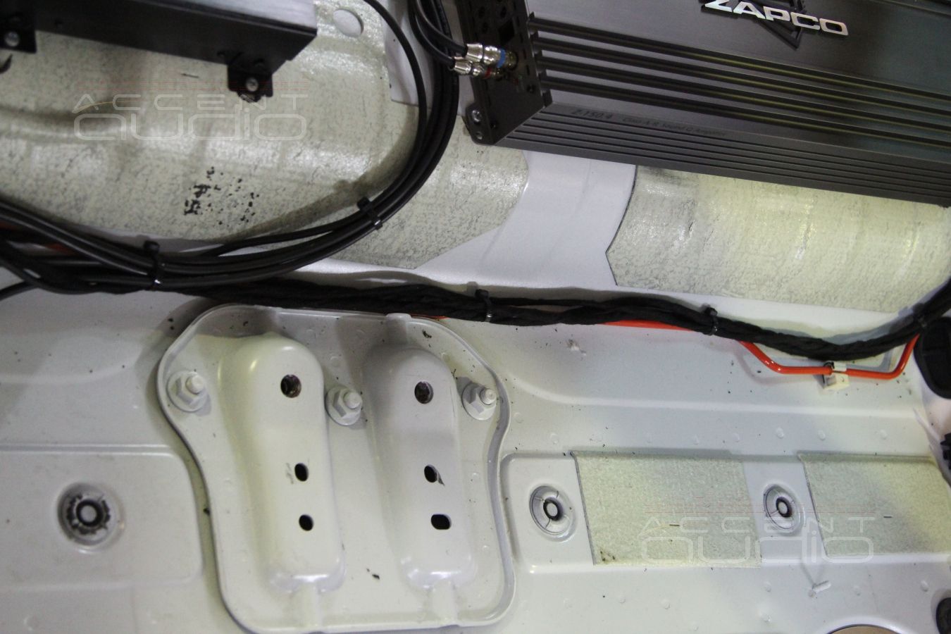 Установка усилителя и аудиопроцессора в Volkswagen Touareg NF