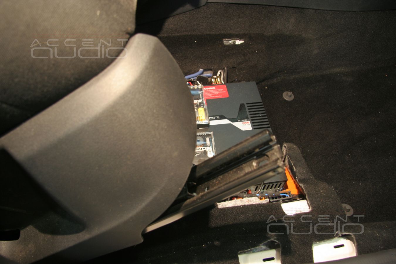 Установка усилителя в Skoda Yeti