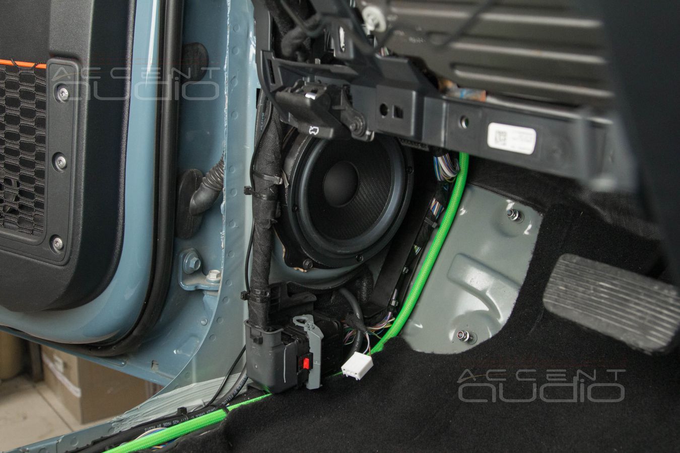 Мидбас SOAudio SO165\38 в Ford Bronco Raptor не в дверях, но штатно