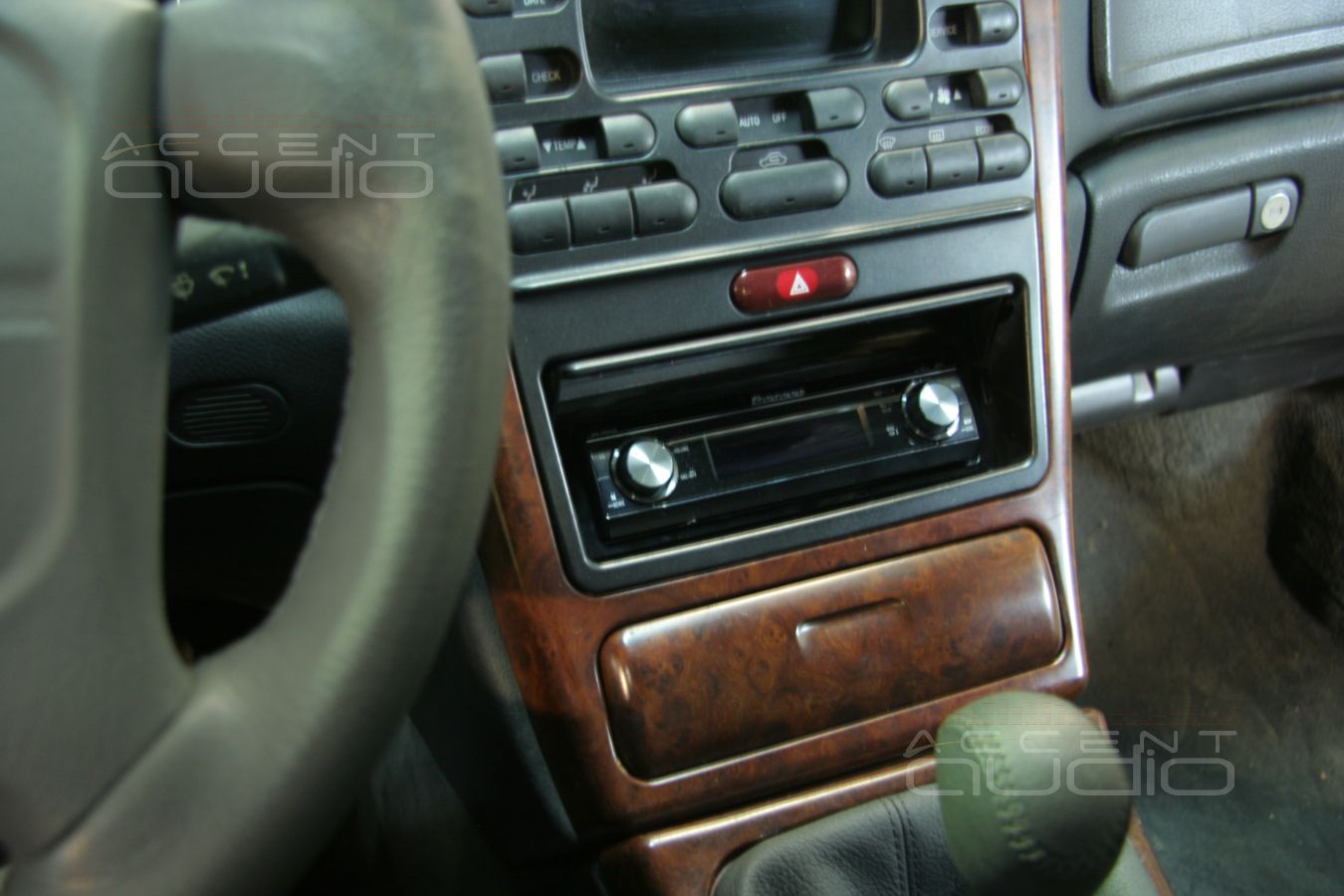 Pioneer DEH-P88RS скрыто в Lancia Kappa Coupe