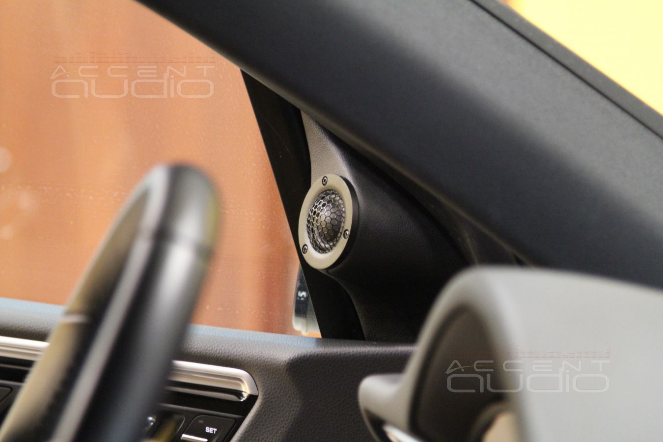 Новая акустика в Porshe Macan - твитеры ScanSpeak