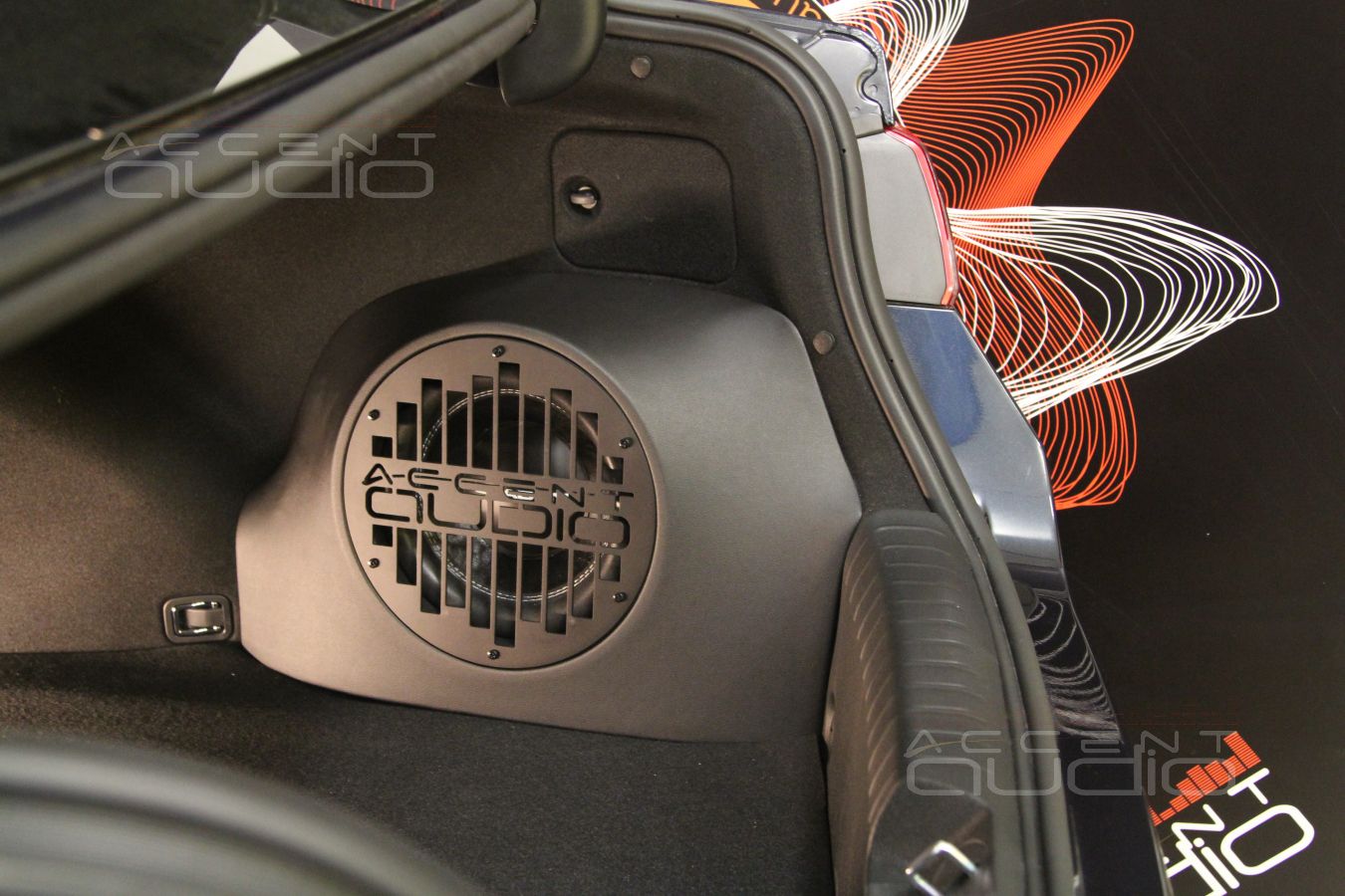 Настоящий сабвуфер-стелс в Kia Optima ? Конечно ! Gladen SQX 10