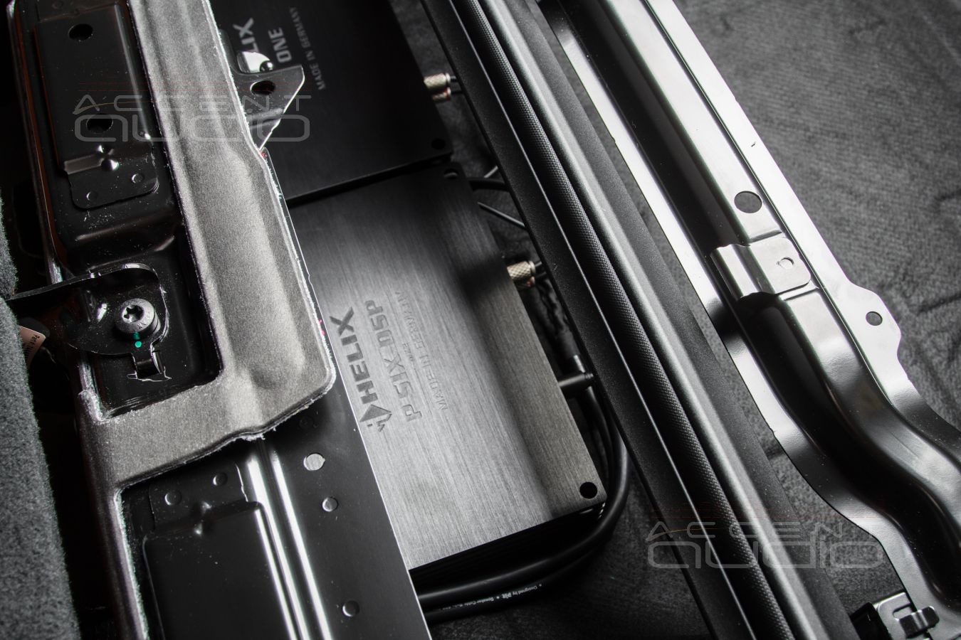 Немецкие усилители Helix PSix и Helix Pone в BMW X5