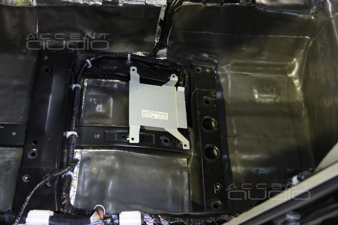 Шумоизоляция Infiniti FX35: теплоизоляционный слой