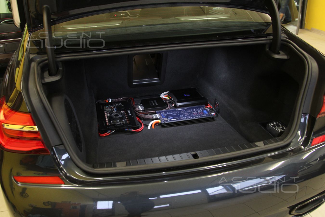 Установка усилителей и аудиопроцессора Helix в BMW 730LD