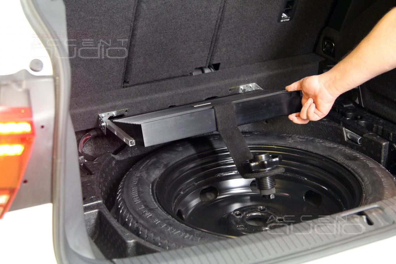 Интеграция пятиканального усилителя E.O.S в новом Volkswagen Tiguan