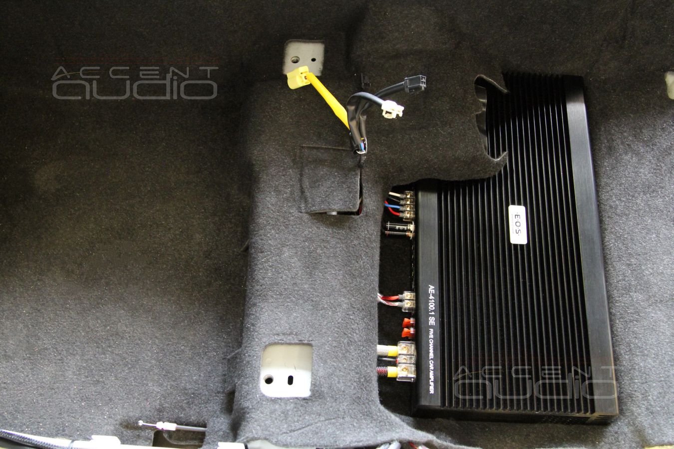 Установка усилителя E.O.S AE-4100.1 SE