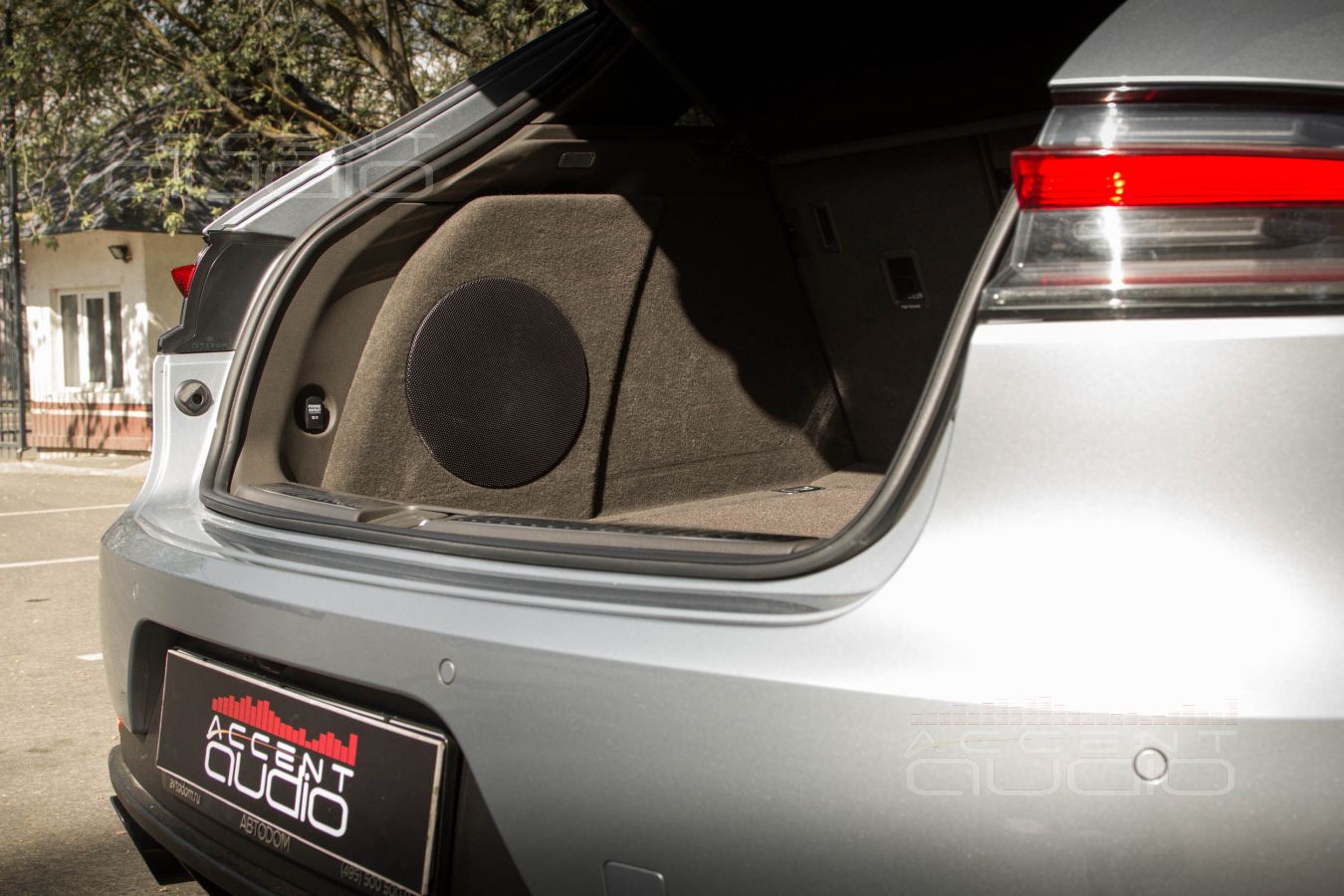 Классический корпус сабвуфера Dego для Macan в новом стиле