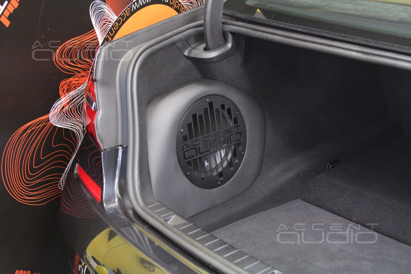 Сабвуфер стелс с головкой от JLAudio специально для BMW 730LD