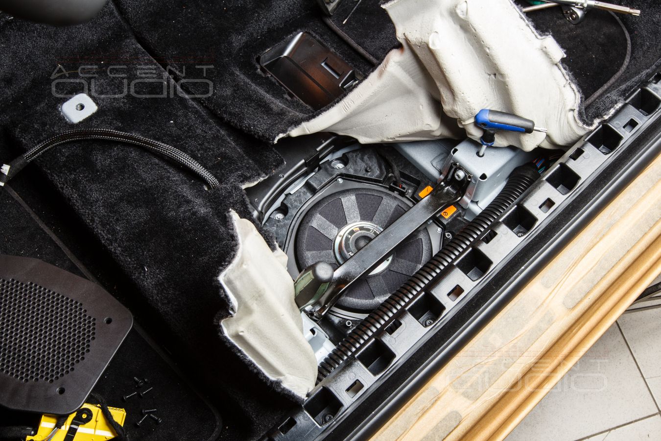 Немецкие подсидельные вуферы Eton вместо Harman Kardon в Rolls Royce Wraith