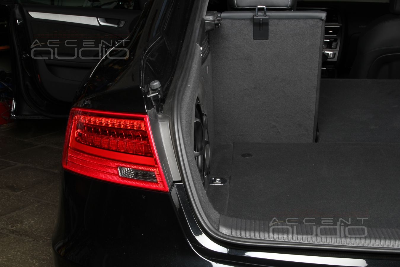 Просто сабвуфер в левом крыле Audi A5 S-Line