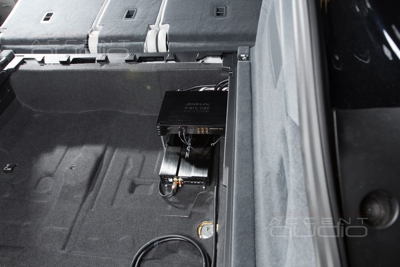 Штатная установка нового усилителей Helix и Zapco в Porsche Cayenne Coupe