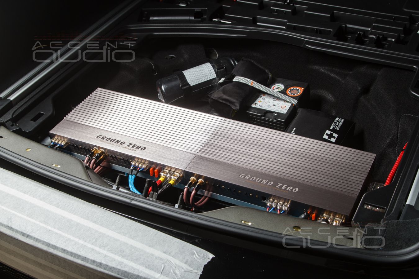 Установка усилителей Ground Zero, JLAudio и аудиопроцессора Helix с полной интеграцией в RS6 !