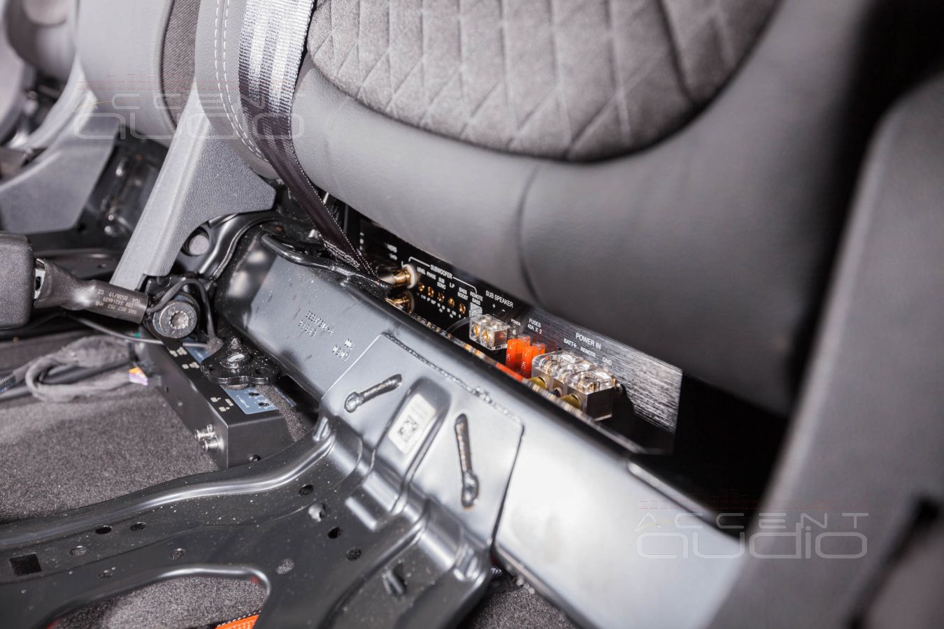 Установка усилителя и аудиопроцессора в Skoda KODIAQ