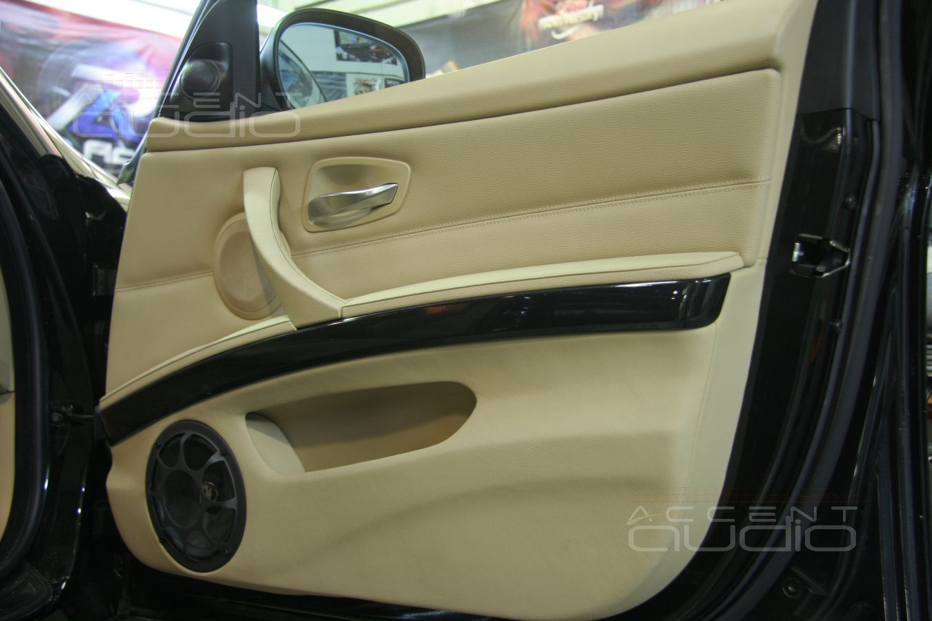 Новый дизайн обшивок и новый мидбас на новом месте