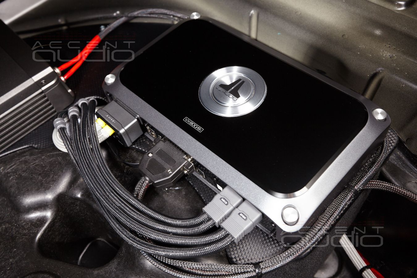 Установка усилителей в Bentley Continental GT