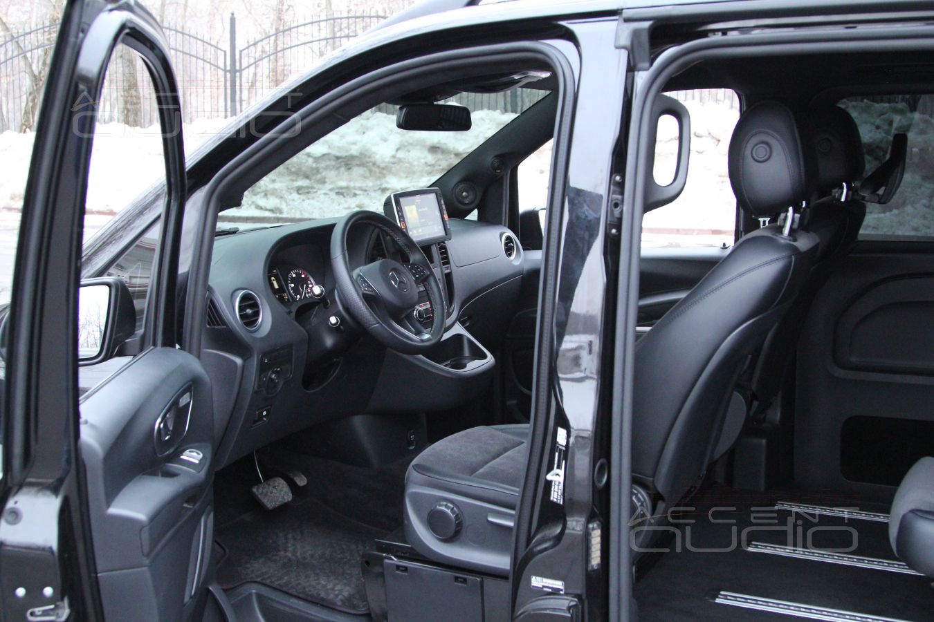 Установка акустики BLAM 165.300 в микроавтобус: установка мидбасовых излучателей