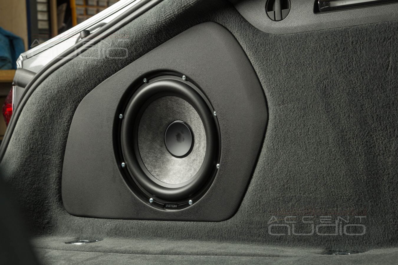 Стильный и уверенный – настоящий сабвуфер в Audi A7